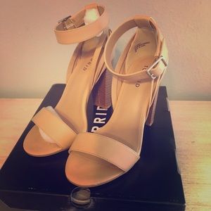 Nwt Torrid size 8 heels, nude/light tan color